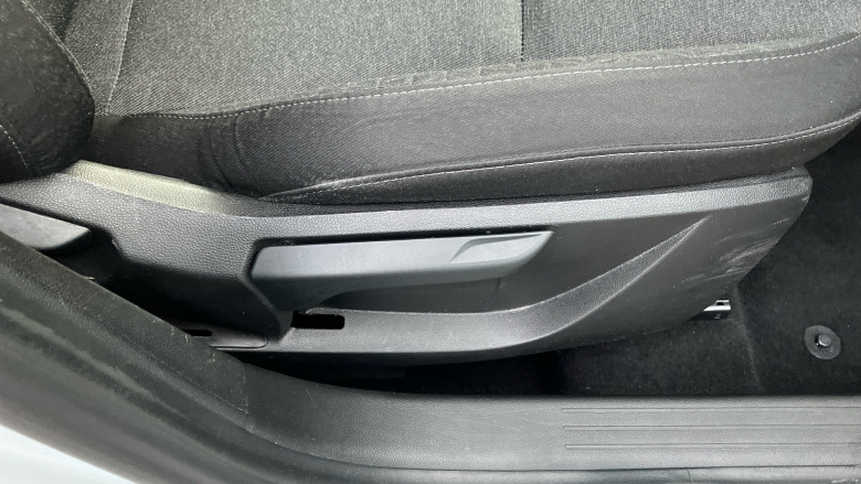 Renault Clio 1.0 TCe 90 Iconic Edition 5dr Petrol Hatchback